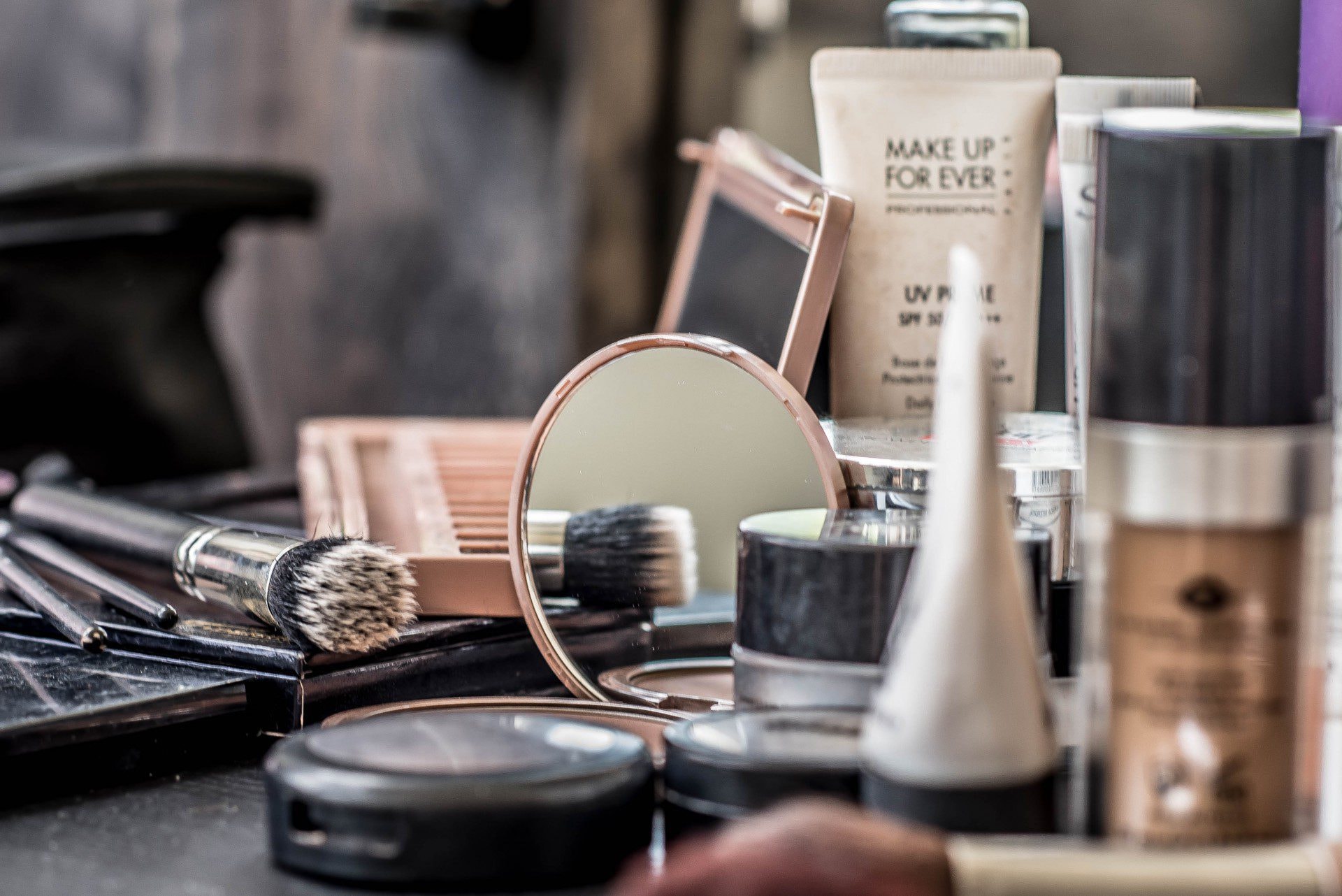 Kosmetika ir veidrodis Make up erdvėje