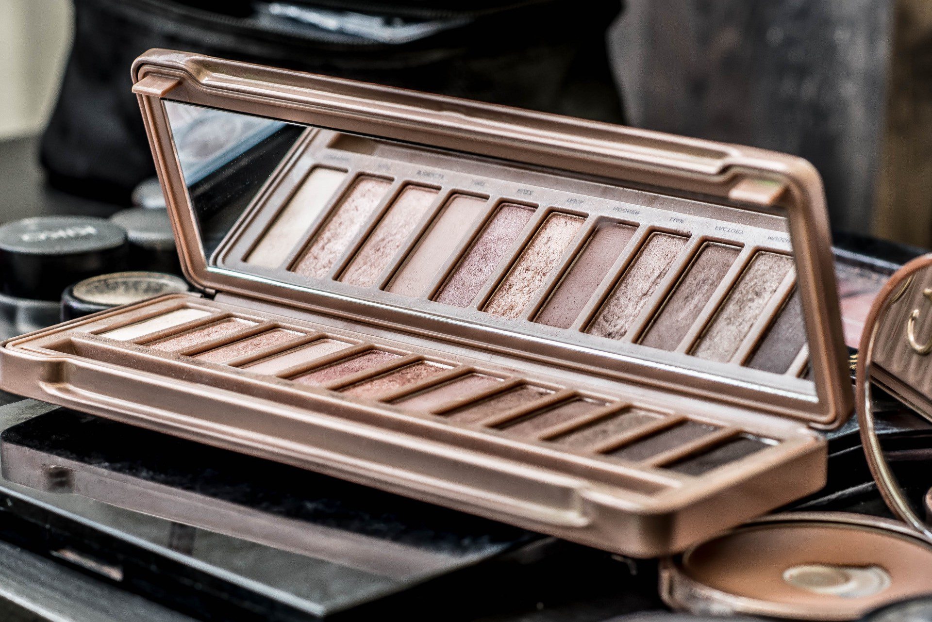 Akių šešėlių paletė Make up erdvėje